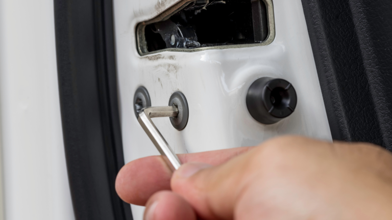 Car Door Unlocking: Your Ticket to Seamless Entry in Chatsworth, CA